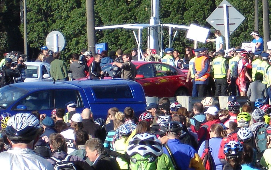 09052403.JPG (216374 bytes)