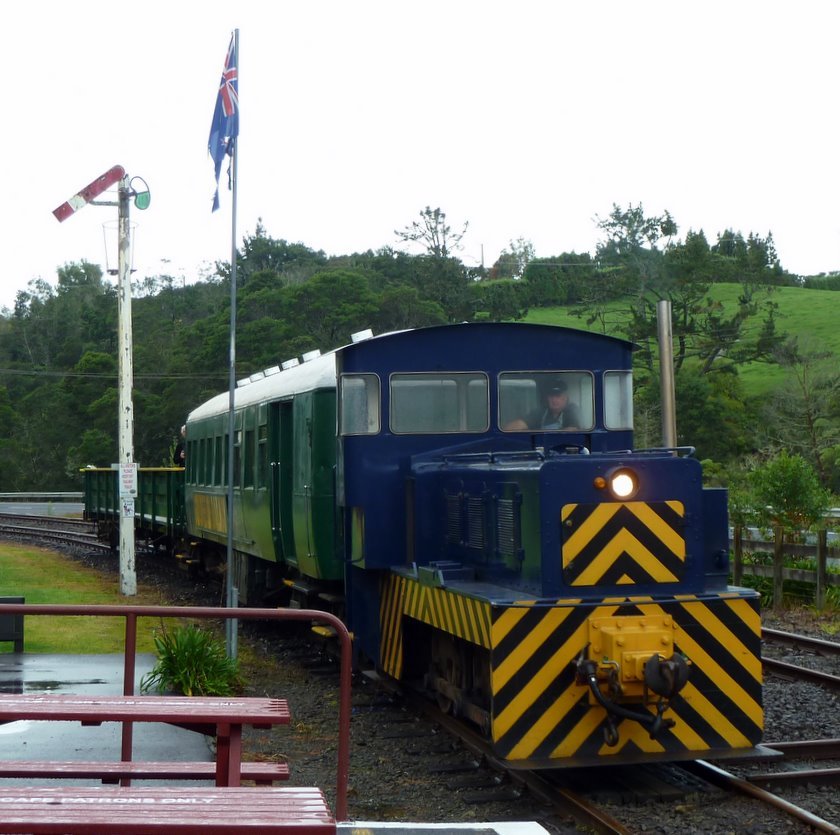 P1010994-1.JPG (144683 bytes)