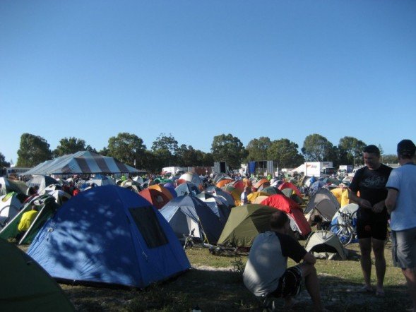02_woodgate_tent_city.jpg (57338 bytes)