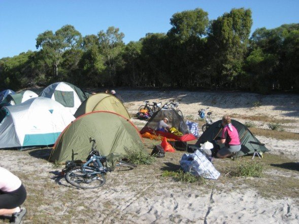 03_girls_camp.jpg (84669 bytes)