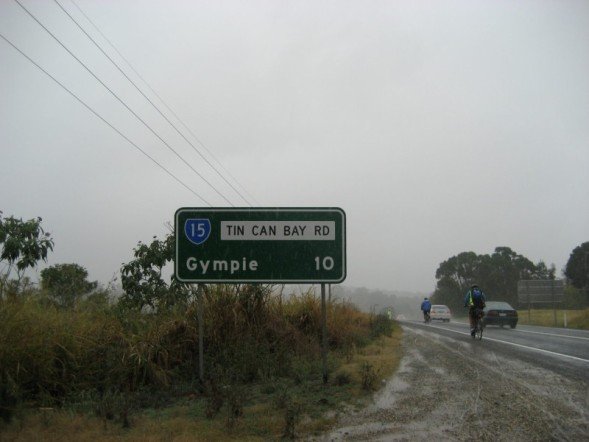 07_rainrainrain.jpg (43338 bytes)
