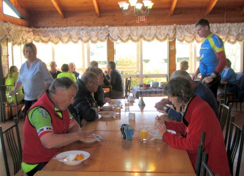 BreakfastOitS-001.jpg (100014 bytes)