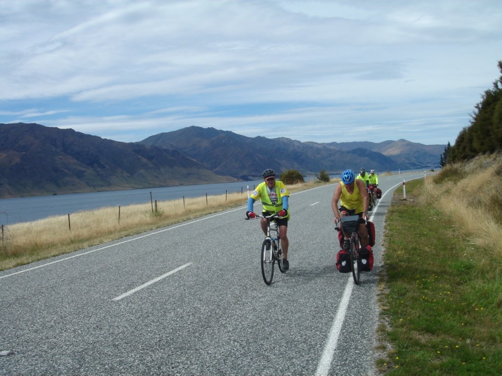 Lake_Hawea.jpg (359958 bytes)