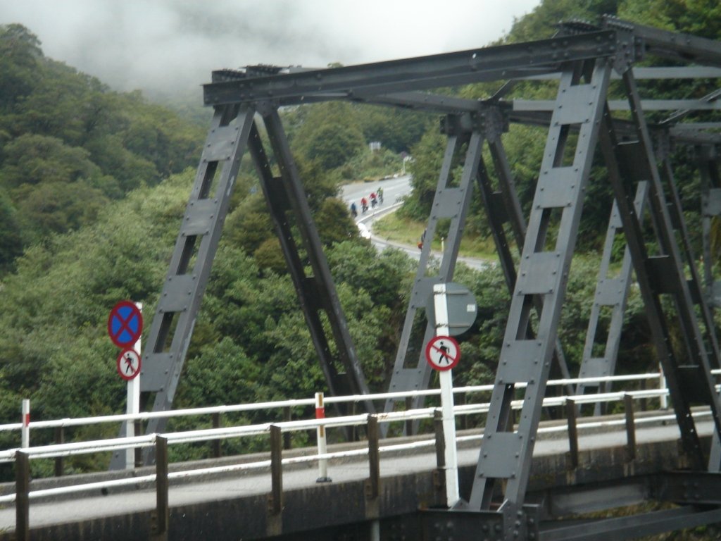 Haast_Pass_Bridge.jpg (340488 bytes)