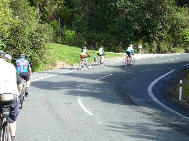 ClimbingfromSandspit1.JPG (108830 bytes)