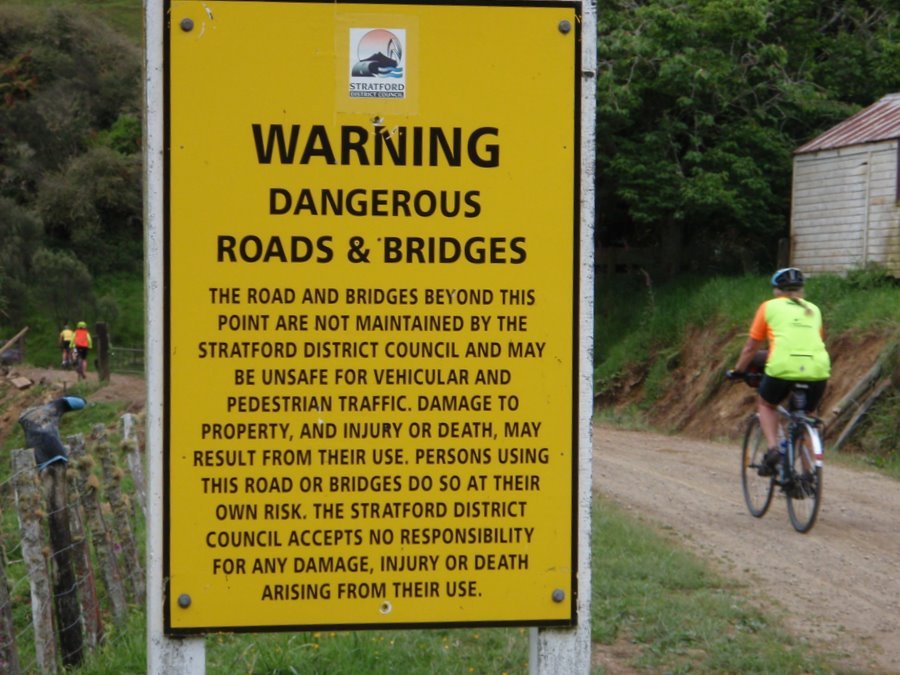 Road warning-1.JPG (144368 bytes)