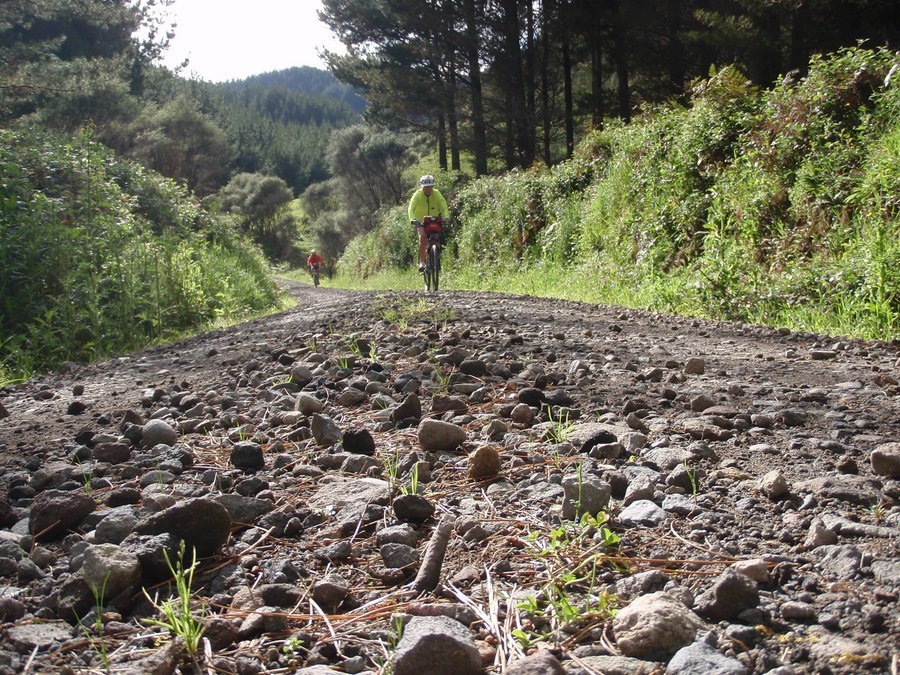 Rough going on Mangaoapa Rd-1.jpg (263981 bytes)