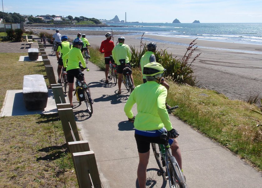 New Plymouth foreshore-1.jpg (151680 bytes)