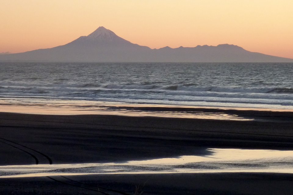 Taranaki Tour Nov-16.jpg (99768 bytes)